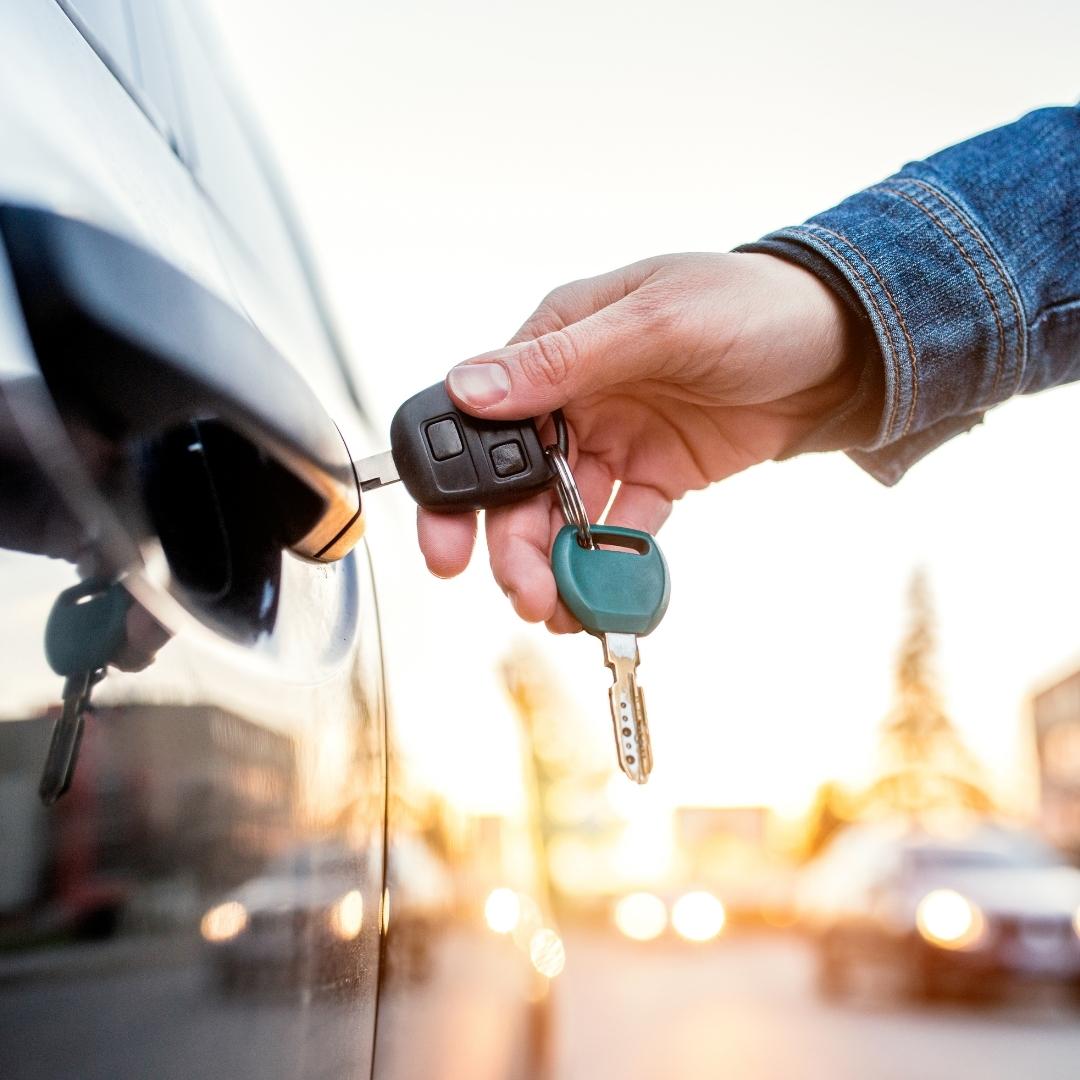 Locksmith vs Dealership