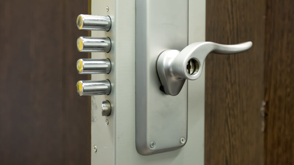 door handle with multiple locks